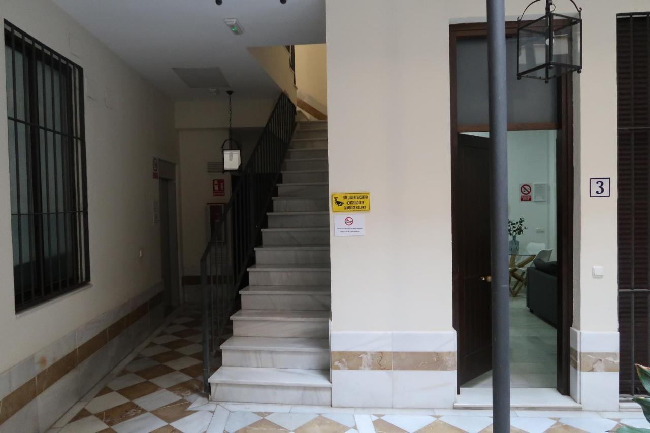 J & E Malaga Center Apartamentos المظهر الخارجي الصورة