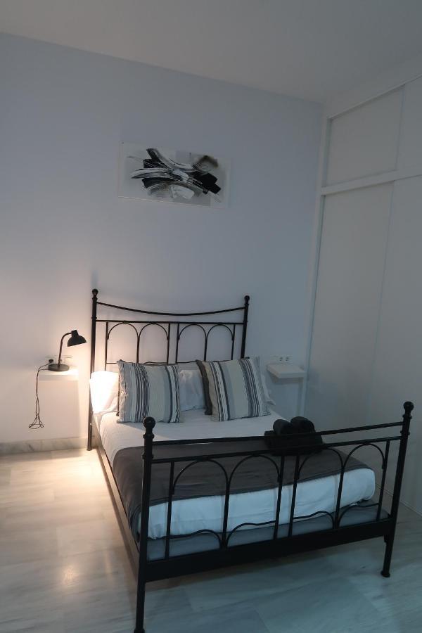 J & E Malaga Center Apartamentos المظهر الخارجي الصورة