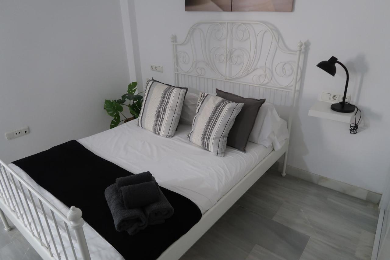 J & E Malaga Center Apartamentos المظهر الخارجي الصورة