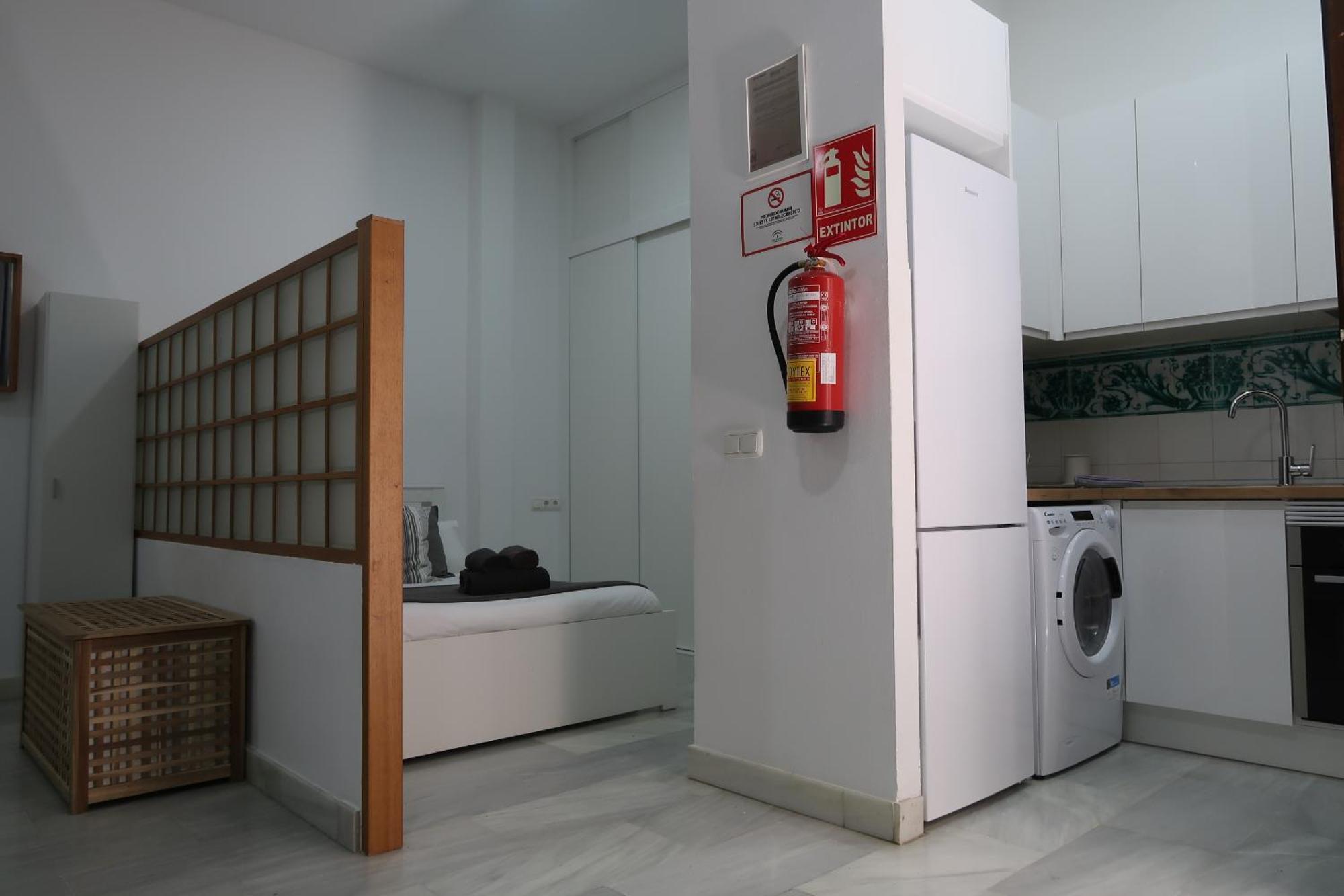 J & E Malaga Center Apartamentos المظهر الخارجي الصورة